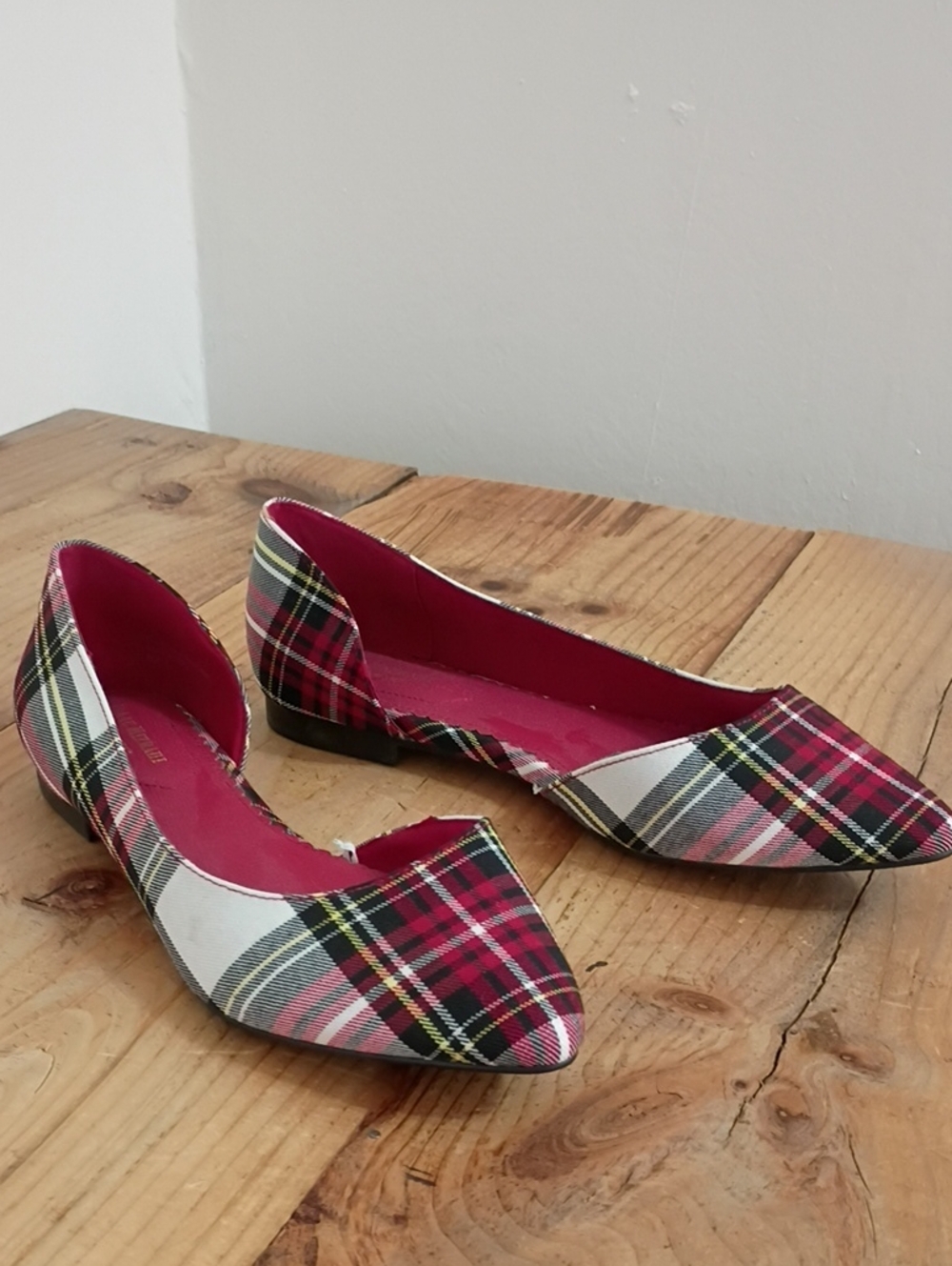 Isaac Mizrahi Red Plaid Pointed Toe Flats Size 9